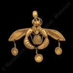 Χ-Α559 - Gold pendant in the shape of two facing bees